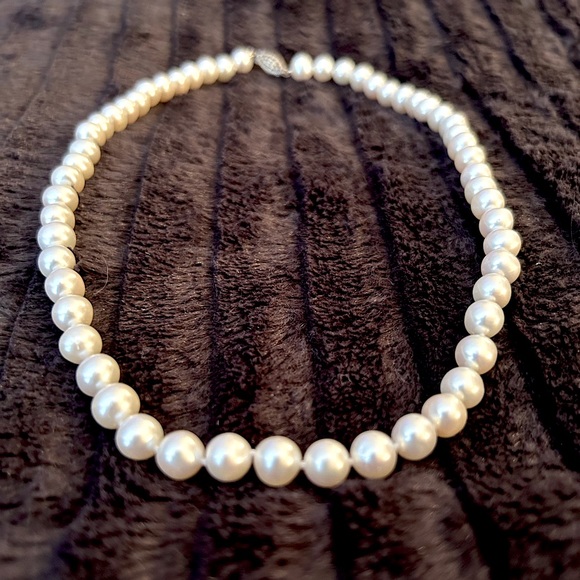 Authentic Pearl Necklace - Picture 5 of 6